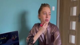 Zxlecya - Stepsister started seducing while parents wer